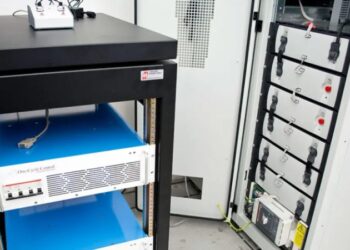 Вчені доробили залізо-нікелевий акумулятор Едісона з 1900-х років: зарядка за секунди і 12 000+ циклів