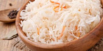 Вы делаете так — и капуста становится скользкой и темной: самые большие ошибки