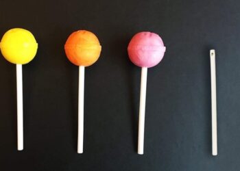 Вы точно об этом не знали: отверстие в палочках для леденца делают специально (ВИДЕО)