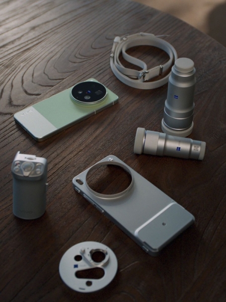 Новий король фотофлагманів: представлено Vivo X300 Ultra &mdash; перший смартфон з двома 200 Мп сенсорами та вражаючим набором аксесуарів