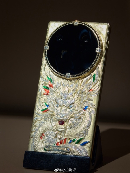 Золото, діаманти і трохи пікселів: Dreame показала, як мають виглядати ультрапреміальні смартфони