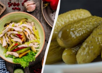 15 хвилин на кухні – і всі гості ситі: смаченкий салат із солоними огірками