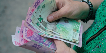 У деяких громадян в Україні пенсія не може бути меншою ніж 7 785 грн