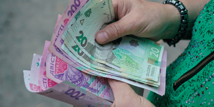 У деяких громадян в Україні пенсія не може бути меншою ніж 7 785 грн