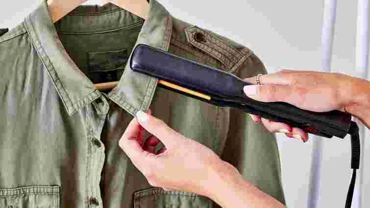 Можна обійтися без праски: як швидко прибрати складки з одягу