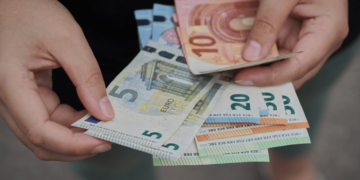 В’їзд в ЄС стане платним для громадян України: за що братимуть 20 євро