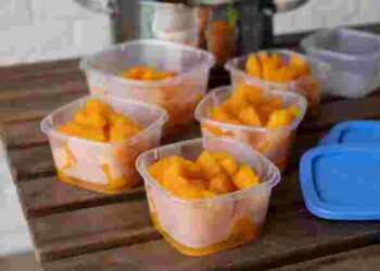 Невидима небезпека: чи варто розігрівати їжу в пластиковому контейнері