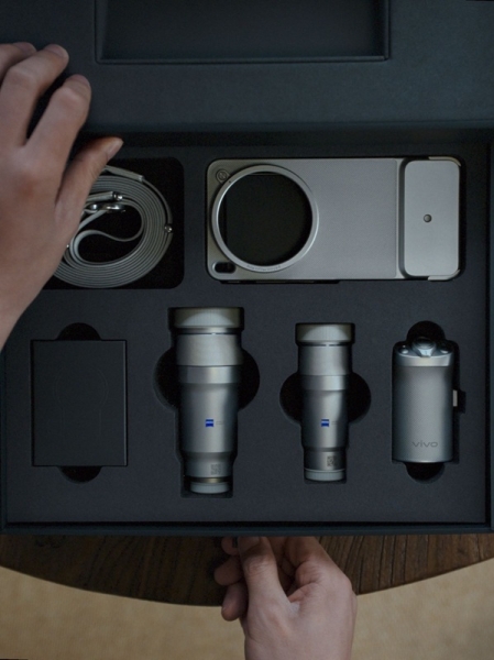 Новий король фотофлагманів: представлено Vivo X300 Ultra &mdash; перший смартфон з двома 200 Мп сенсорами та вражаючим набором аксесуарів