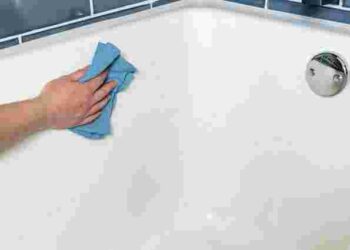 Спирт і перекис водню вам допоможуть: що робити, якщо на ванні з’явилась іржа