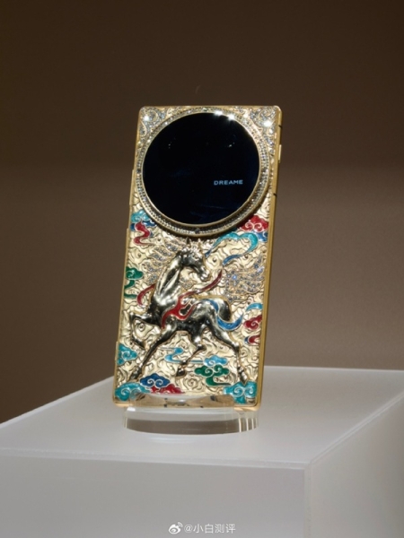 Золото, діаманти і трохи пікселів: Dreame показала, як мають виглядати ультрапреміальні смартфони