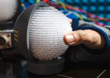 Аналогові “очі” для безпілотних авто: новий сенсор EyeDAR розміром з апельсин знищує “сліпі зони”