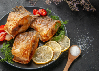 Даже дешевый хек будет ресторанным блюдом: три лайфхака для самой вкусной рыбы