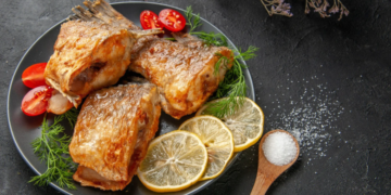 Даже дешевый хек будет ресторанным блюдом: три лайфхака для самой вкусной рыбы