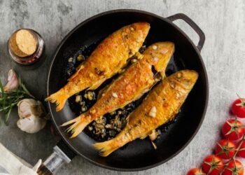 Для чого перед смаженням натирати рибу цукром: цей трюк вас здивує