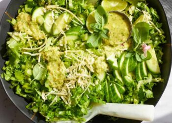 Яркий салат с особой кремовой заправкой – идеальное блюдо к посту: отличный рецепт (ВИДЕО)