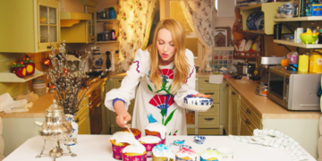 Королевский рецепт на 18 яиц: Оля Полякова раскрыла секрет своей идеальной пасхи (ВИДЕО)