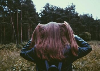 Лайфхаки для запобігання випадінню волосся, які насправді погіршують ситуацію, – і що спробувати замість цього