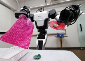 Люди не потрібні: Samsung планує до 2030 року запустити роботизовані фабрики під управлінням ШІ