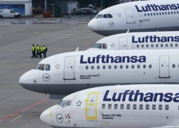 Lufthansa тестує “спрощене прибирання” на рейсах: який бруд готові терпіти пасажири