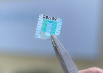 Митєво заряджатиме електрокари: дослідники створили перший прототип бездротової квантової батареї