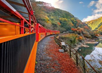 Не відірвати погляду: названо наймальовничіші залізничні маршрути у світі