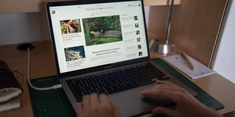 Облік замість думскролінгу: зумери намагаються перестати безкінечно гортати стрічки