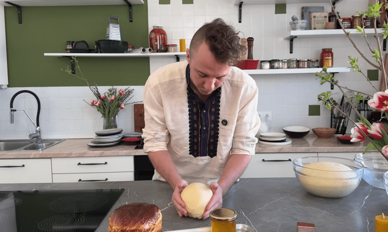 Почему паска падает, пригорает и получается плотной: Клопотенко рассказал о самых больших ошибках (ВИДЕО)