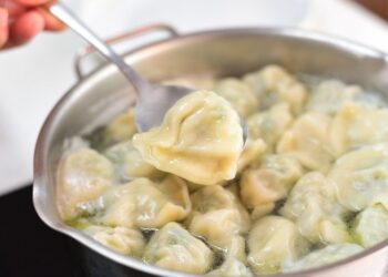 Почему пельмени слипаются, развариваются и теряют вкус: самая большая ошибка приготовления