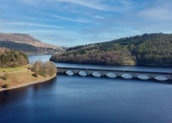 Поховали під водою: в Англії є надзвичайне селище, яке час від часу “оживає”