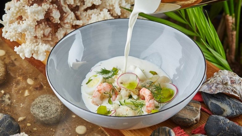 Положите это в окрошку и добавки попросят все: как превратить привычное блюдо в деликатес