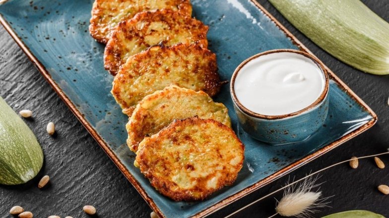 Порядок натирания имеет значение: шеф-повар назвал секрет идеальных дерунов (ВИДЕО)