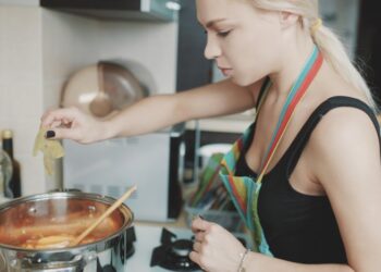 Правильный способ приготовления бульона: будет чистым, как слеза, и не нужно собирать пену