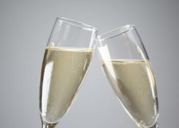 Пузырьки с характером: в чём на самом деле разница между просекко и шампанским