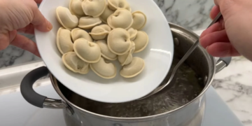 Секрет “двойной” варки, с которой пельмени больше не порвутся: крутой трюк