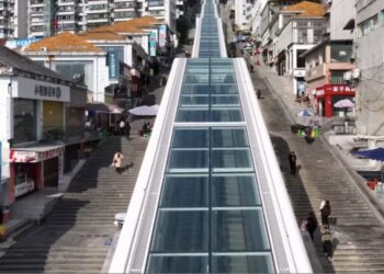 Stairway to Heaven: у Китаї відкрили найбільший у світі зовнішній ескалатор