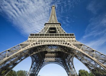 Туристи зможуть по-новому побачити Ейфелеву вежу завдяки підвісному мосту