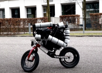 В Glovo оцінять: дослідники створили швидкісного велоробота та навчили його тріалу 