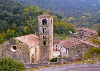 В Іспанії є неймовірне селище, яке ніби “застигло в часі”: що у ньому особливого