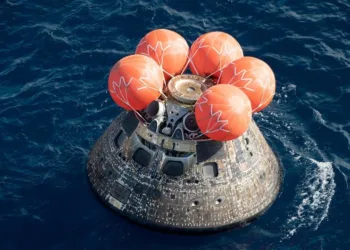 Artemis II повернулася додому: екіпаж побив рекорд Apollo 13 та успішно приводнився