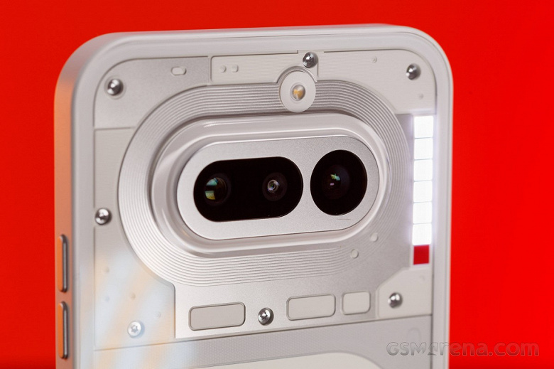 Nothing Phone (4a): Дизайн як релігія та несподіваний телевік за 350 євро