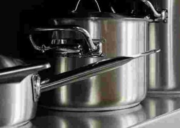 Не пошкодите поверхню: як безпечно помити каструлю з нержавіючої сталі