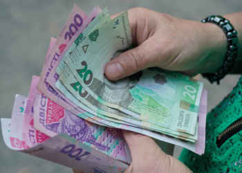 Українцям доплачують до пенсії: як отримувати до 500 грн надбавки щомісяця