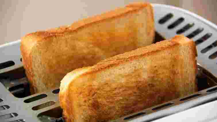 Воду використовувати не можна: як почистити тостер від нагару