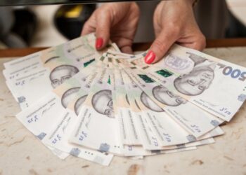 Мінімальна зарплата вчителя у квітні 2026: суми для педагогів “на руки”