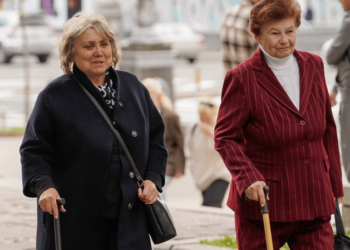 Яку компенсацію можуть отримати українці, які доглядають за пенсіонером