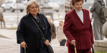 Яку компенсацію можуть отримати українці, які доглядають за пенсіонером