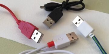 Чому USB-штекер майже ніколи не вставляється з першої спроби