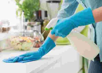 Не лишиться і сліду: як швидко позбутися відбитків пальців на різних поверхнях