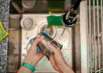 Витирати чи лишити: як краще сушити посуд після миття