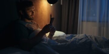 Що буде, якщо не вимикати Wi-Fi на телефоні на ніч